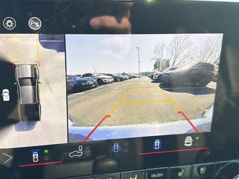 Used 2024 GMC Canyon Denali image 32