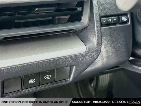 Used 2024 Toyota Prius LE image 10