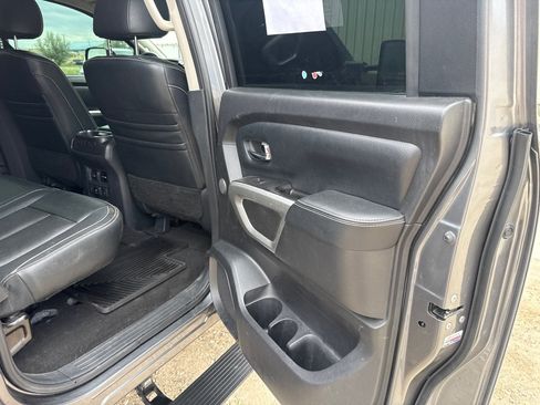 Used 2018 Nissan Titan PRO-4X w/ Pro-4x Convenience Package AWD/4WD image 14