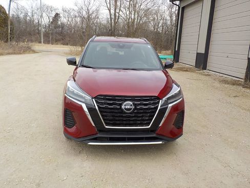 Used 2024 Nissan Kicks SR image 2