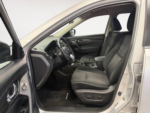 Used 2020 Nissan Rogue SV w/ Premium Package image 24