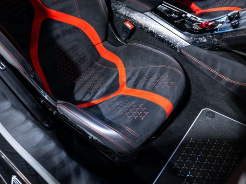 Used 2018 Lamborghini Huracan Performante AWD/4WD image 34
