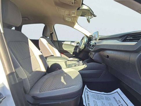 Used 2020 Ford Escape SE image 13