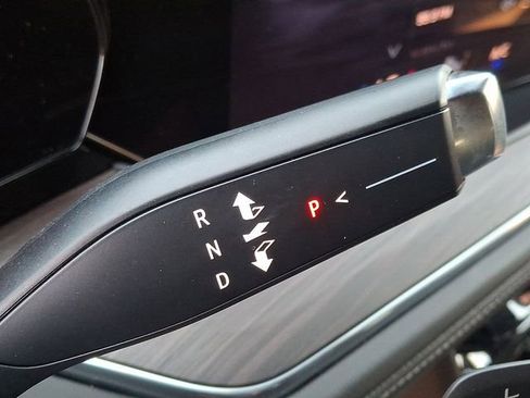 Used 2025 Chevrolet Suburban Z71 AWD/4WD image 13