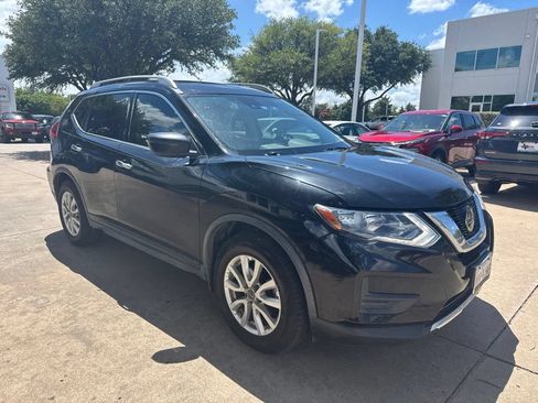 Used 2019 Nissan Rogue SV FWD image 2