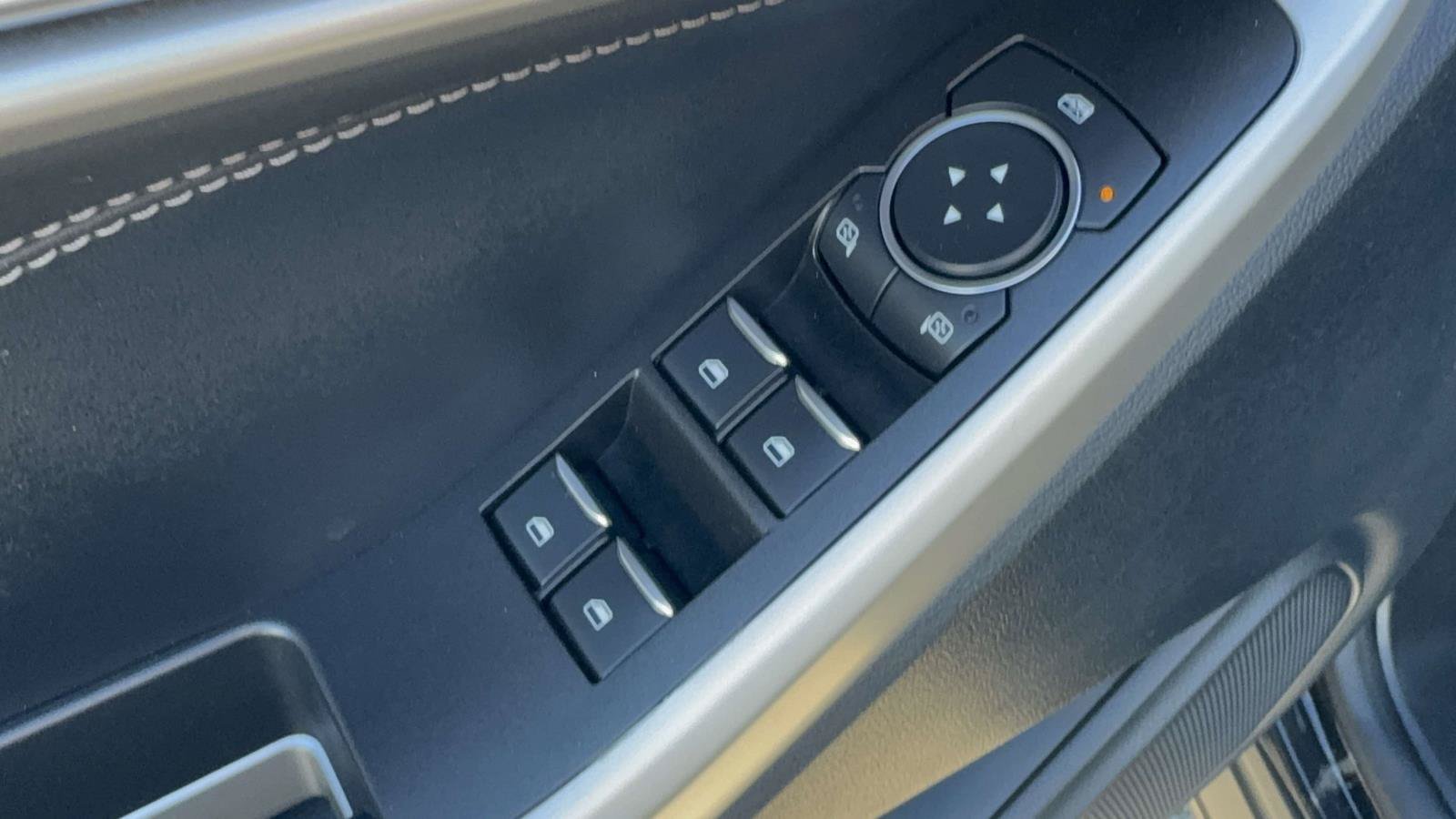 Used 2022 Ford Explorer XLT w/ Equipment Group 202A AWD/4WD image 36