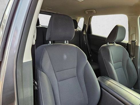 Used 2024 Nissan Rogue S FWD image 17