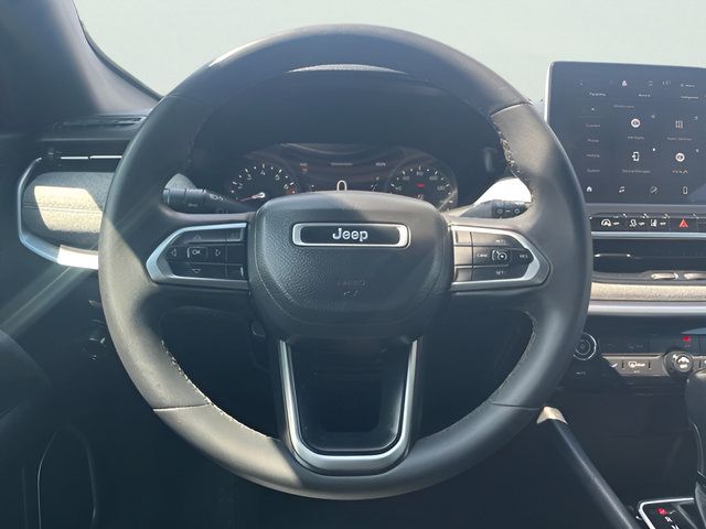Used 2023 Jeep Compass Latitude AWD/4WD image 17