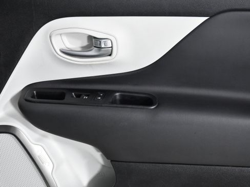 Used 2020 Jeep Renegade Limited image 28