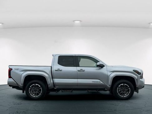 Used 2024 Toyota Tacoma TRD Sport AWD/4WD image 8