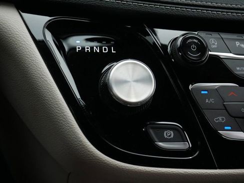 Used 2023 Chrysler Pacifica Touring-L FWD image 26