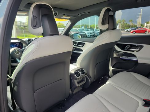Used 2026 Mercedes-Benz GLC 300 image 11