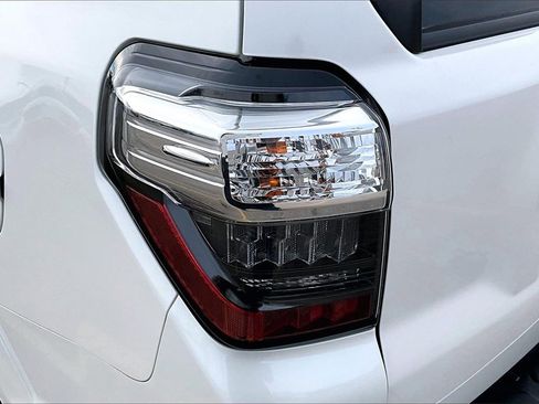 Used 2016 Toyota 4Runner Limited image 31