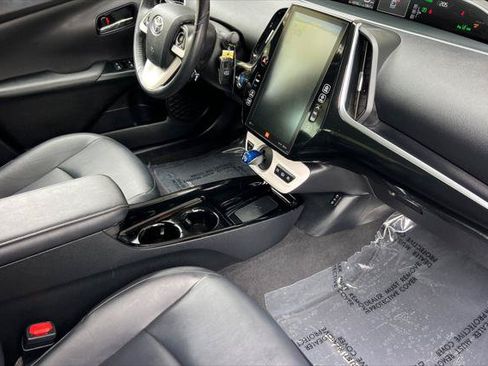 Certified 2017 Toyota Prius Prime Advanced w/ Carpet Mat Package FWD image 16