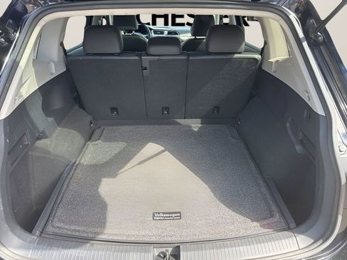 Used 2020 Volkswagen Tiguan SE w/ Panoramic Sunroof Package image 23