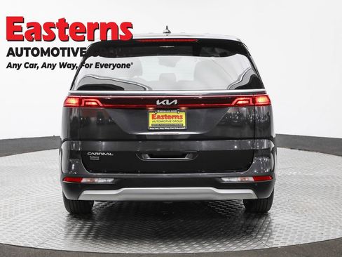 Used 2024 Kia Carnival LX image 6