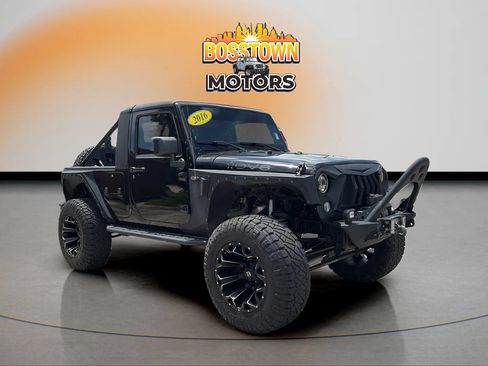 Used 2016 Jeep Wrangler Unlimited Sahara AWD/4WD image 13