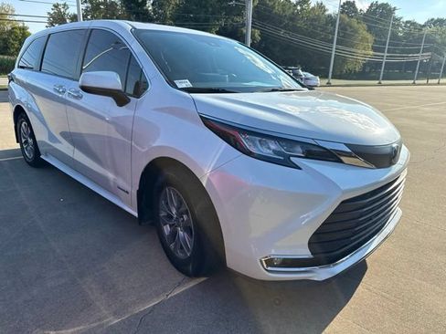 Used 2021 Toyota Sienna XLE AWD/4WD image 10