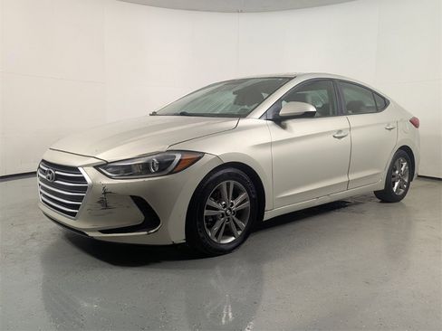 Used 2017 Hyundai Elantra SE image 3