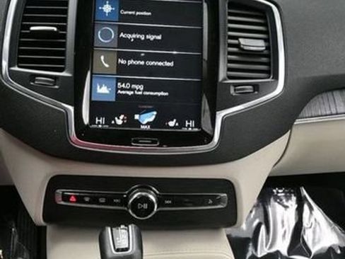 Used 2020 Volvo XC90 T6 Momentum w/ Protection Package Premier image 20