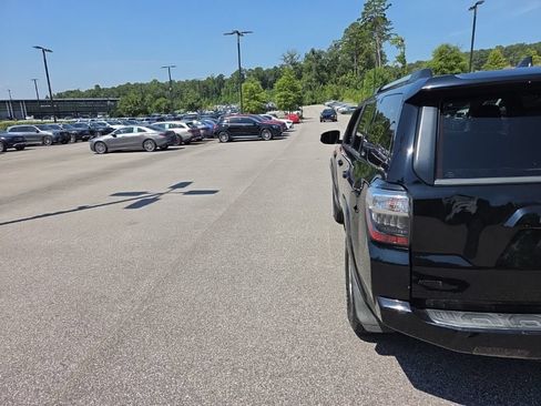 Used 2019 Toyota 4Runner SR5 AWD/4WD image 8