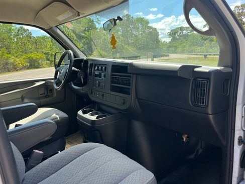 Used 2013 Chevrolet Express 3500 Extended RWD image 28