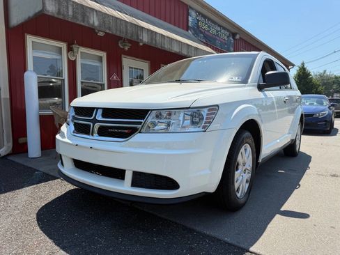Used 2017 Dodge Journey SE w/ Flexible Seating Group FWD image 3