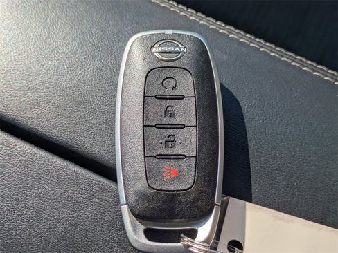 Used 2023 Nissan Rogue SV image 31