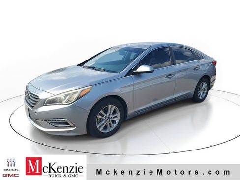 Used 2015 Hyundai Sonata SE FWD image 2