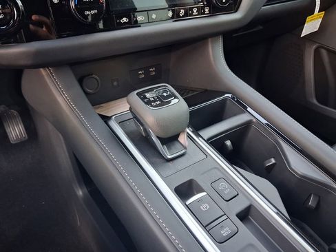 New 2026 Nissan Pathfinder SL FWD image 9