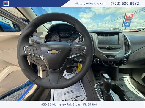 Used 2017 Chevrolet Cruze LT FWD image 32
