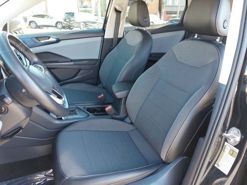 Used 2022 Volkswagen Taos SE image 14