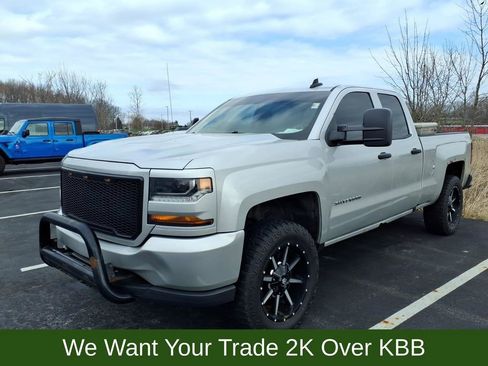 Used 2017 Chevrolet Silverado 1500 Custom image 1