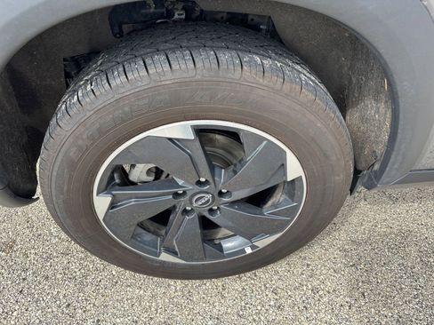 Used 2025 Nissan Rogue SV image 32