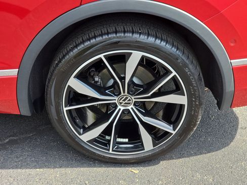 Certified 2024 Volkswagen Tiguan SEL R-Line AWD/4WD image 35