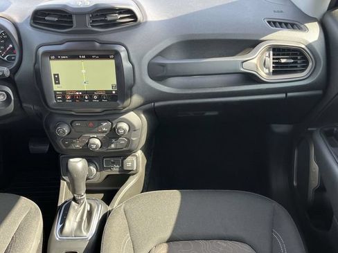 Used 2023 Jeep Renegade Latitude AWD/4WD image 18