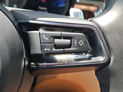 Certified 2023 Porsche Macan AWD/4WD image 31