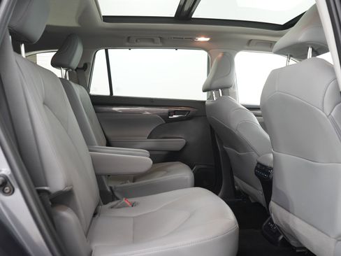 Used 2021 Toyota Highlander Platinum AWD/4WD image 12
