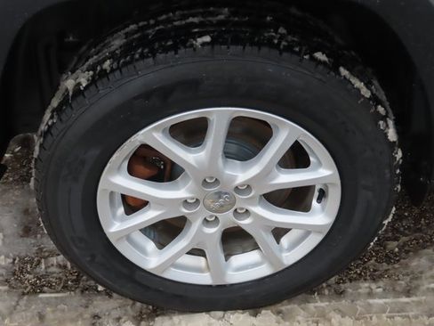 Used 2018 Jeep Cherokee Latitude w/ Comfort & Convenience Group image 13