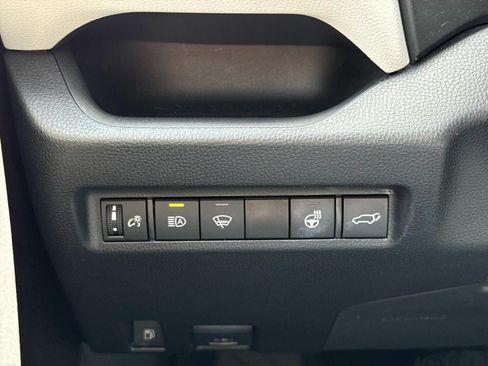 Used 2022 Toyota RAV4 XLE w/ Convenience Package AWD/4WD image 19