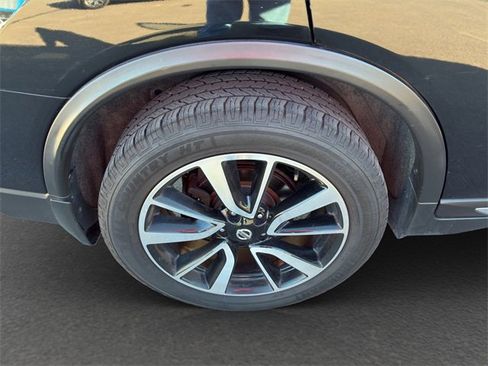 Used 2018 Nissan Rogue SL w/ Premium Package image 19