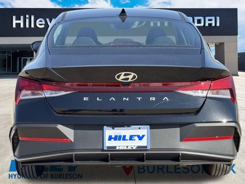 New 2026 Hyundai Elantra SE image 5