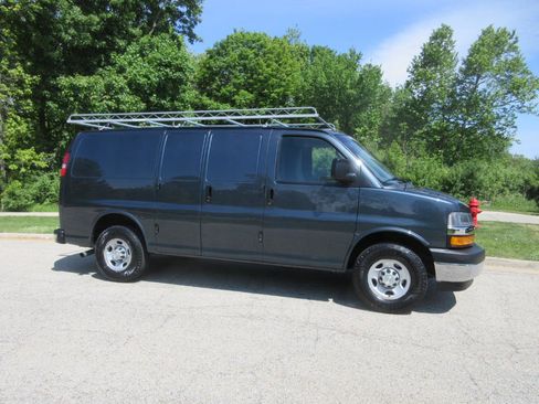 Used 2020 Chevrolet Express 2500 w/ Driver Convenience Package RWD image 5