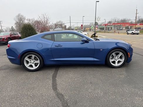 Used 2019 Chevrolet Camaro LT image 6