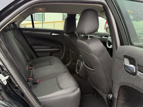 Used 2021 Chrysler 300 Touring w/ Sport Appearance Package image 15