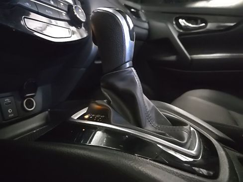 Used 2017 Nissan Rogue SV AWD/4WD image 30