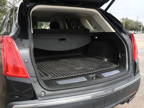 Used 2018 Cadillac XT5 Luxury w/ Driver Awareness Package image 23