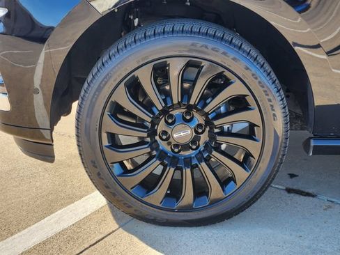 Used 2024 Lincoln Navigator L Black Label AWD/4WD image 17
