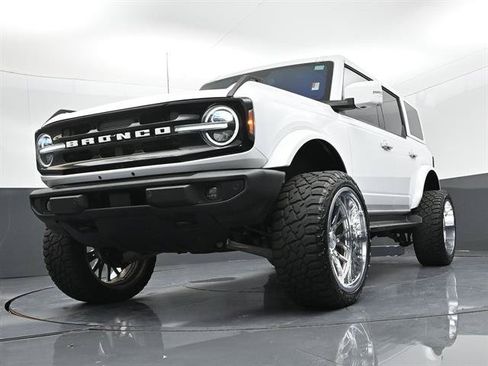 Used 2025 Ford Bronco Outer Banks AWD/4WD image 32