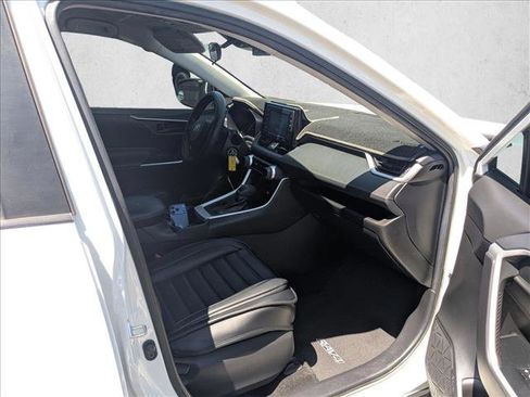 Used 2021 Toyota RAV4 LE w/ Carpet Mat Package (TMS) FWD image 26